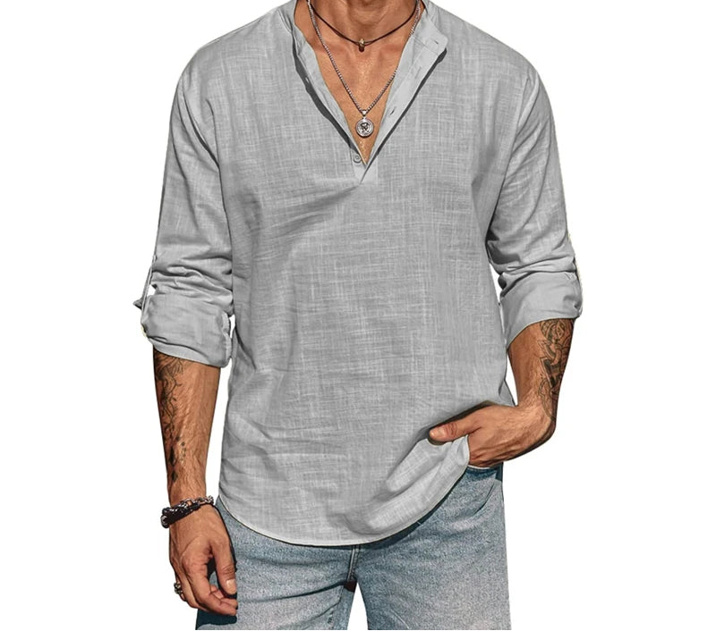 Smart casual men’s shirt in lightweight cotton featuring a neat stand collar.