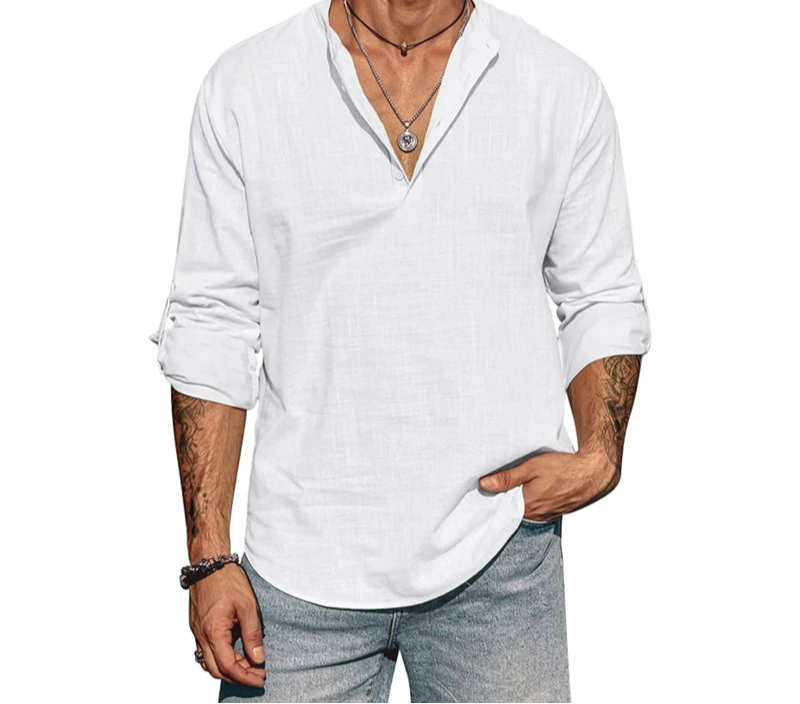 Comfortable men’s cotton broadcloth shirt with single-breasted button closure.
