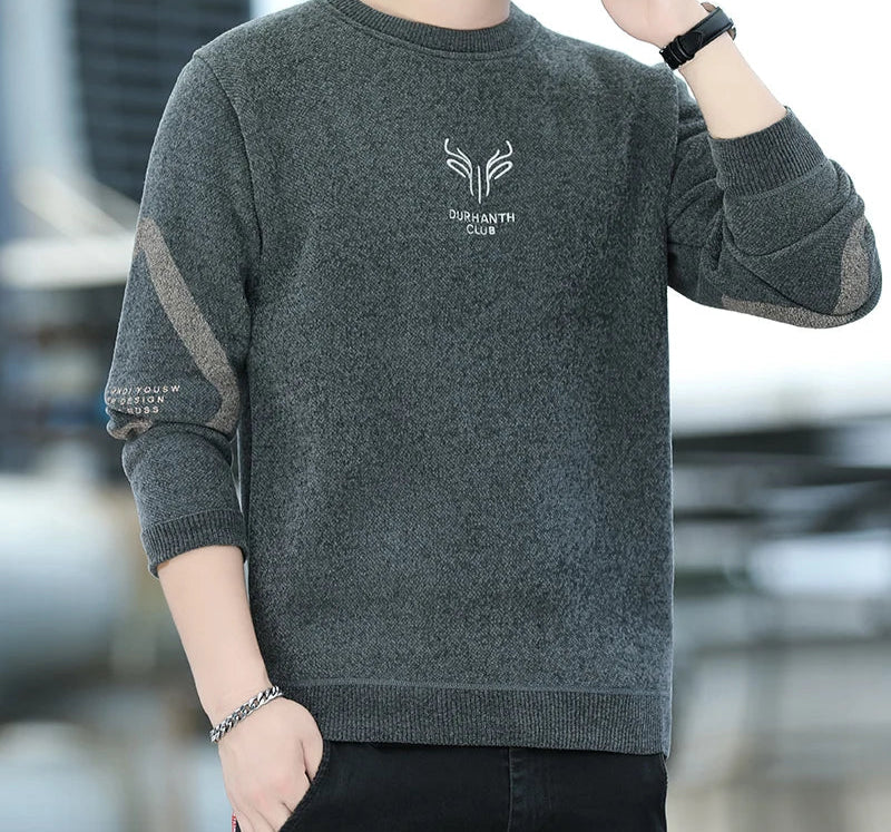 Warm, breathable men's sweater with horizontal stripe pattern and classic fit