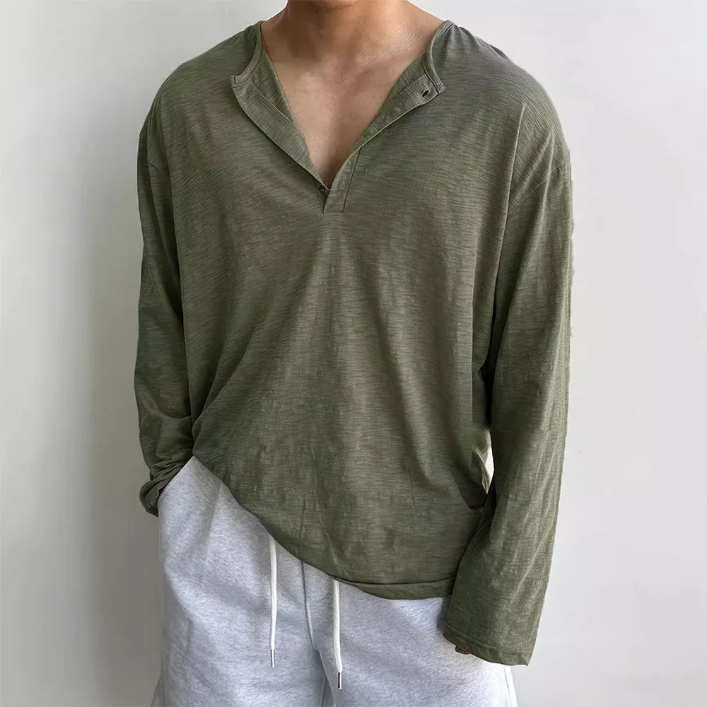 Men’s relaxed fit long sleeve shirt for comfortable movement