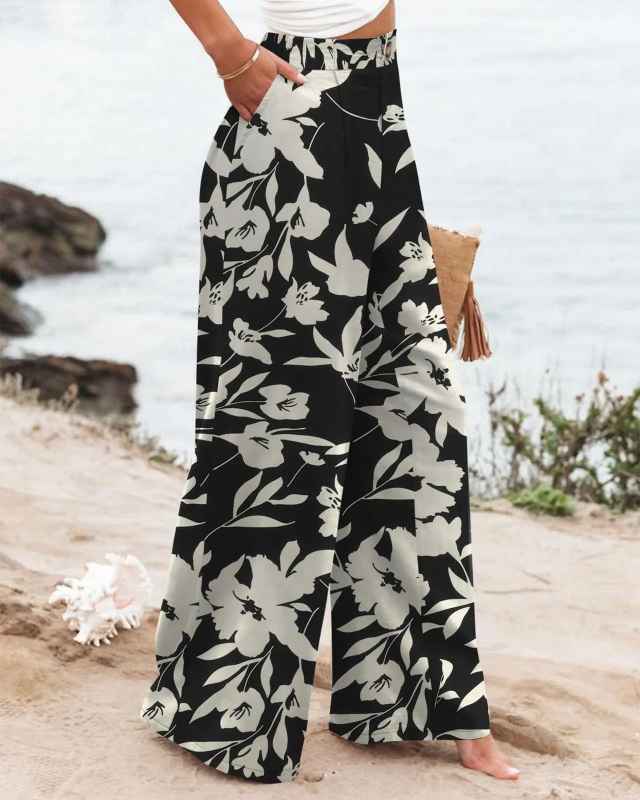Casual summer trousers with classic wide leg and high-rise waist