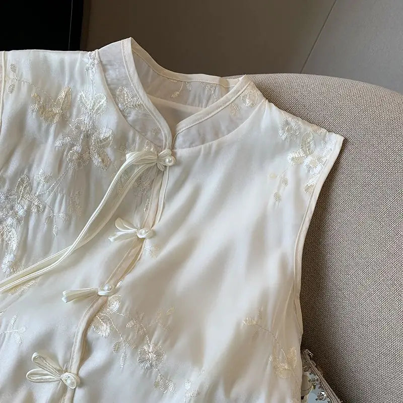 Casual summer blouse featuring elegant embroidery and a loose fit, perfect for mature women seeking breathable comfort.