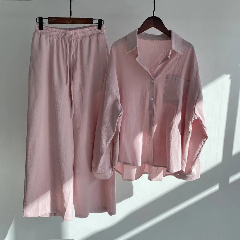 A casual solid-color outfit designed for comfort and ease of movement.