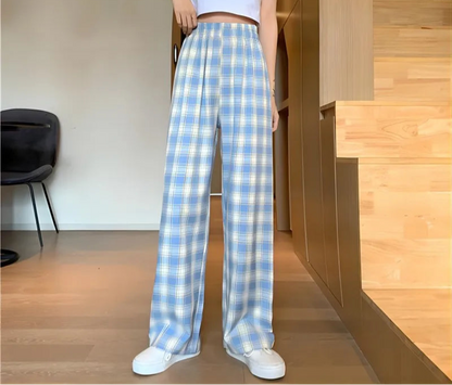 Relaxed fit ankle-length trousers in lightweight polyester with a timeless black and white checkered pattern