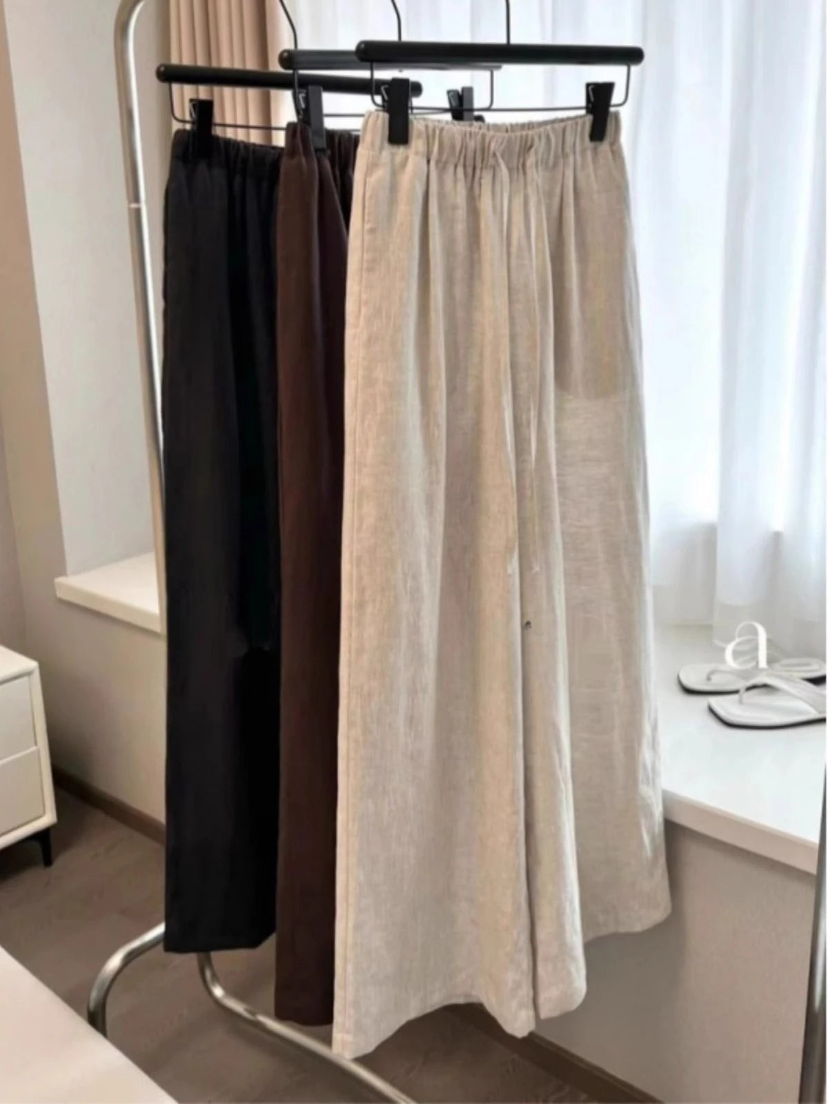 Relaxed fit linen pants with high-rise waist and soft non-stretch fabric