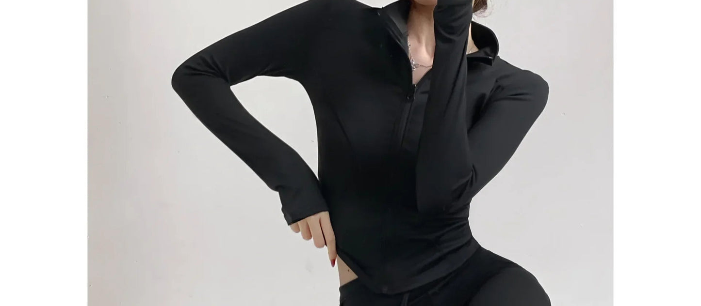 Lightweight athletic jacket with full sleeves and zipper closure, designed for sun protection and comfortable movement.