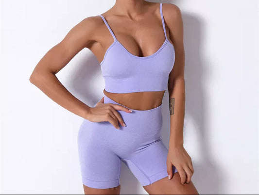 Seamless yoga set with crop top for active people over 60

