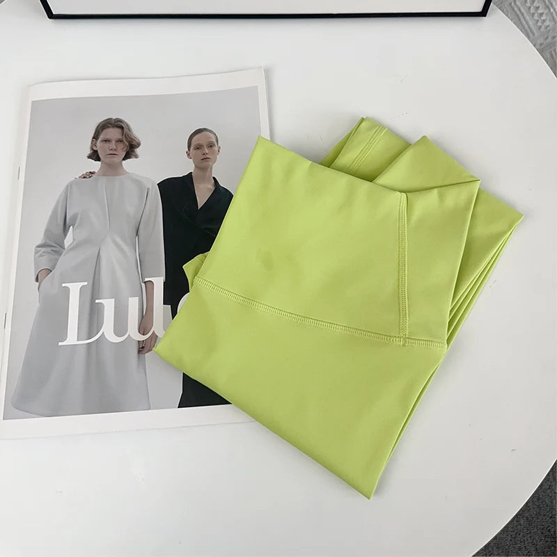 Quick-drying high waist yoga leggings with seam pockets, shown in green, perfect for spring and summer fitness routines.