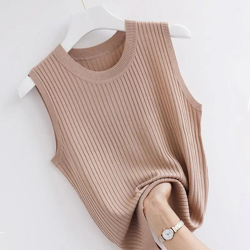 Comfortable, easy-fit for summer activities in khaki color