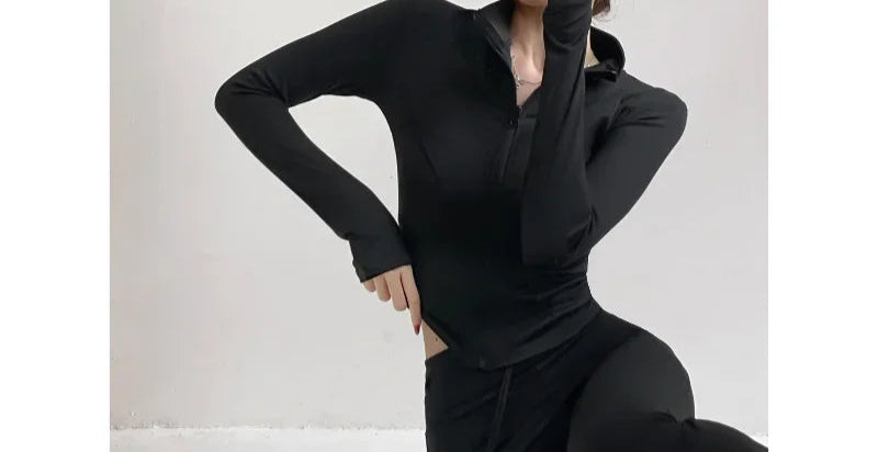 Breathable quick dry high waist leggings made of spandex blend with seam pockets, ideal for yoga and fitness workouts.