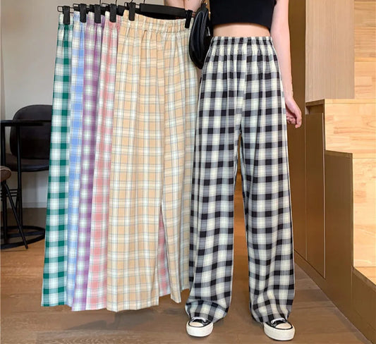 Loose fit checkered plaid trousers in black and white with wide legs and elastic waistband, made for casual comfort